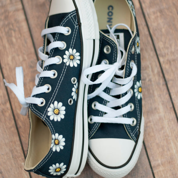 Hand Painted Daisy Low Top Converse