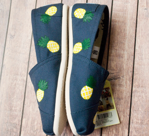 Hand Painted Pineapple Scattered Toms