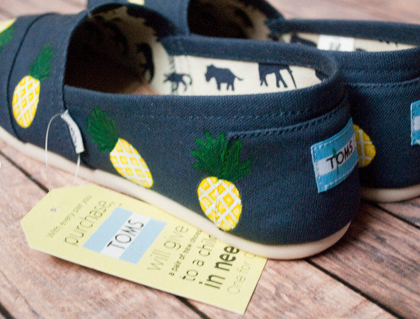 Hand Painted Pineapple Scattered Toms
