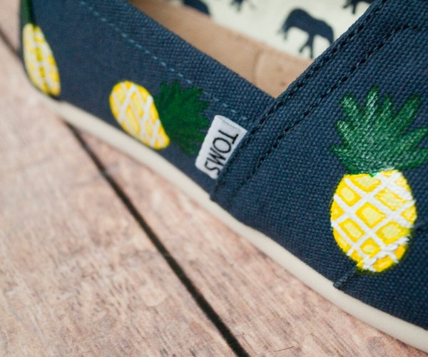 Hand Painted Pineapple Scattered Toms