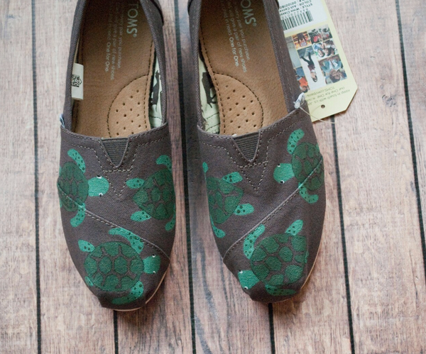 Custom Hand-Painted Turtle Toms