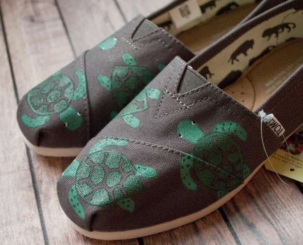 Custom Hand-Painted Turtle Toms