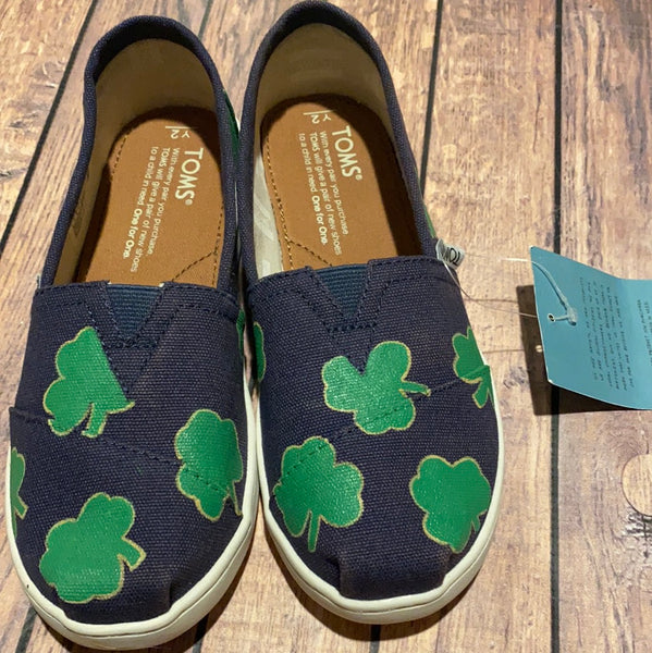 Youth Size 2 - Shamrock Toms