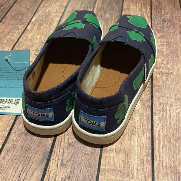 Youth Size 2 - Shamrock Toms