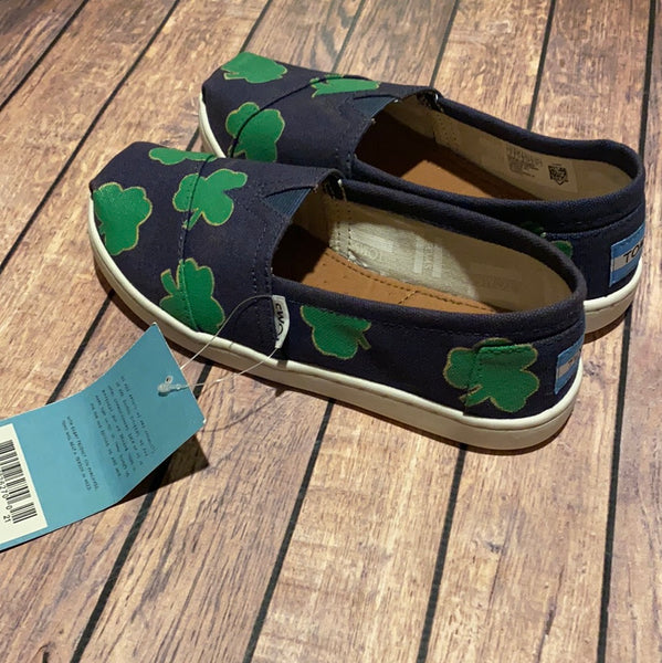 Youth Size 2 - Shamrock Toms