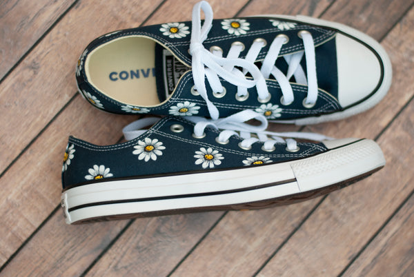 Hand Painted Daisy Low Top Converse