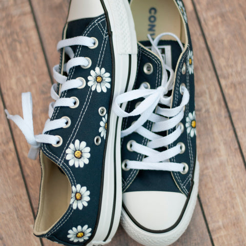 Hand Painted Converse – With love, Paint