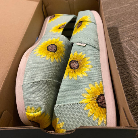 Women’s Size 8 - Sunflower Toms