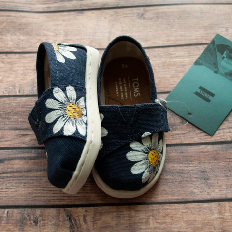 Hand Painted Daisy Toms