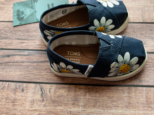 Hand Painted Daisy Toms