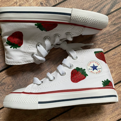 Hand Painted Converse – With love, Paint