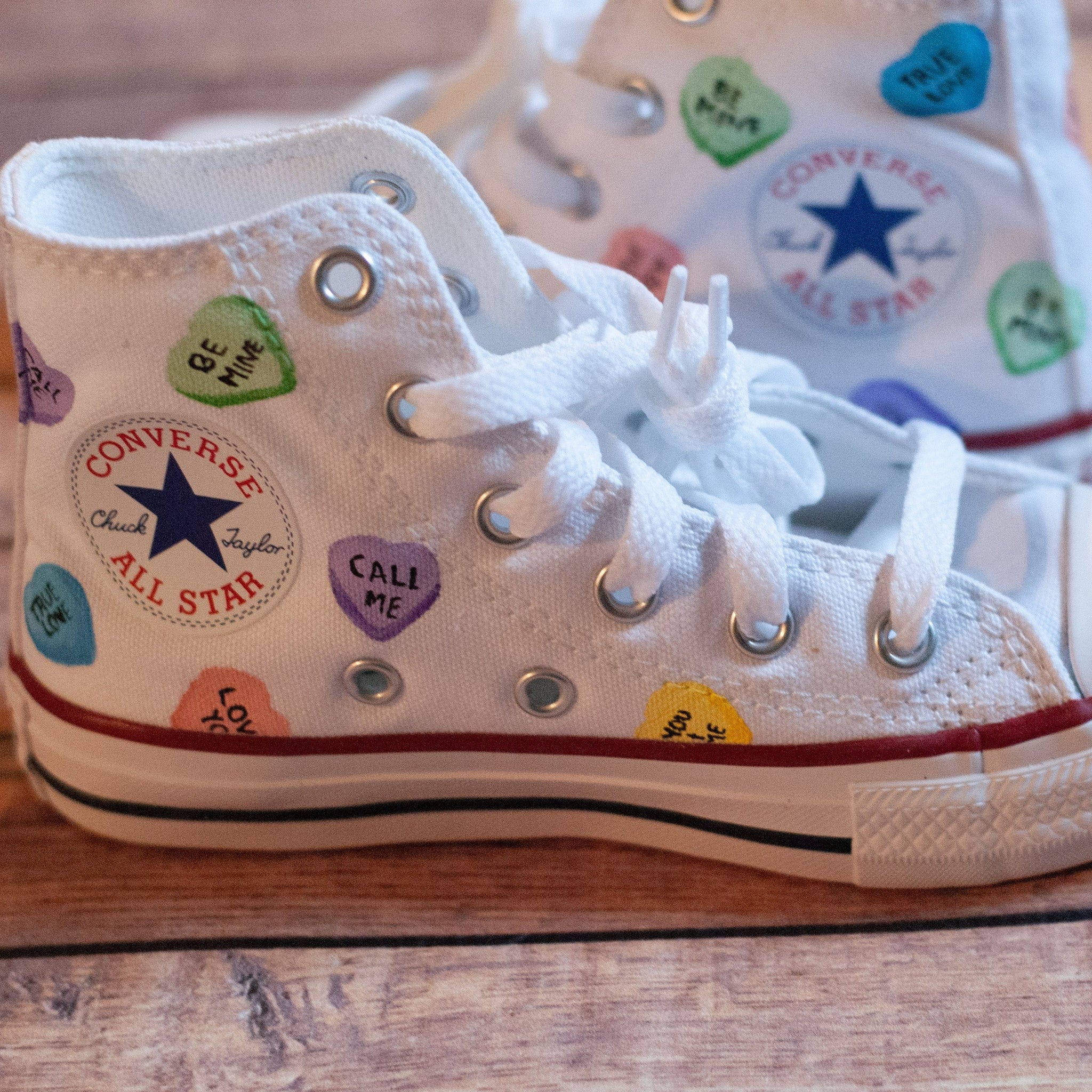 afsked Kompatibel med høg Candy Heart Converse | Hand Painted Valentine's Day Converse – With love,  Paint