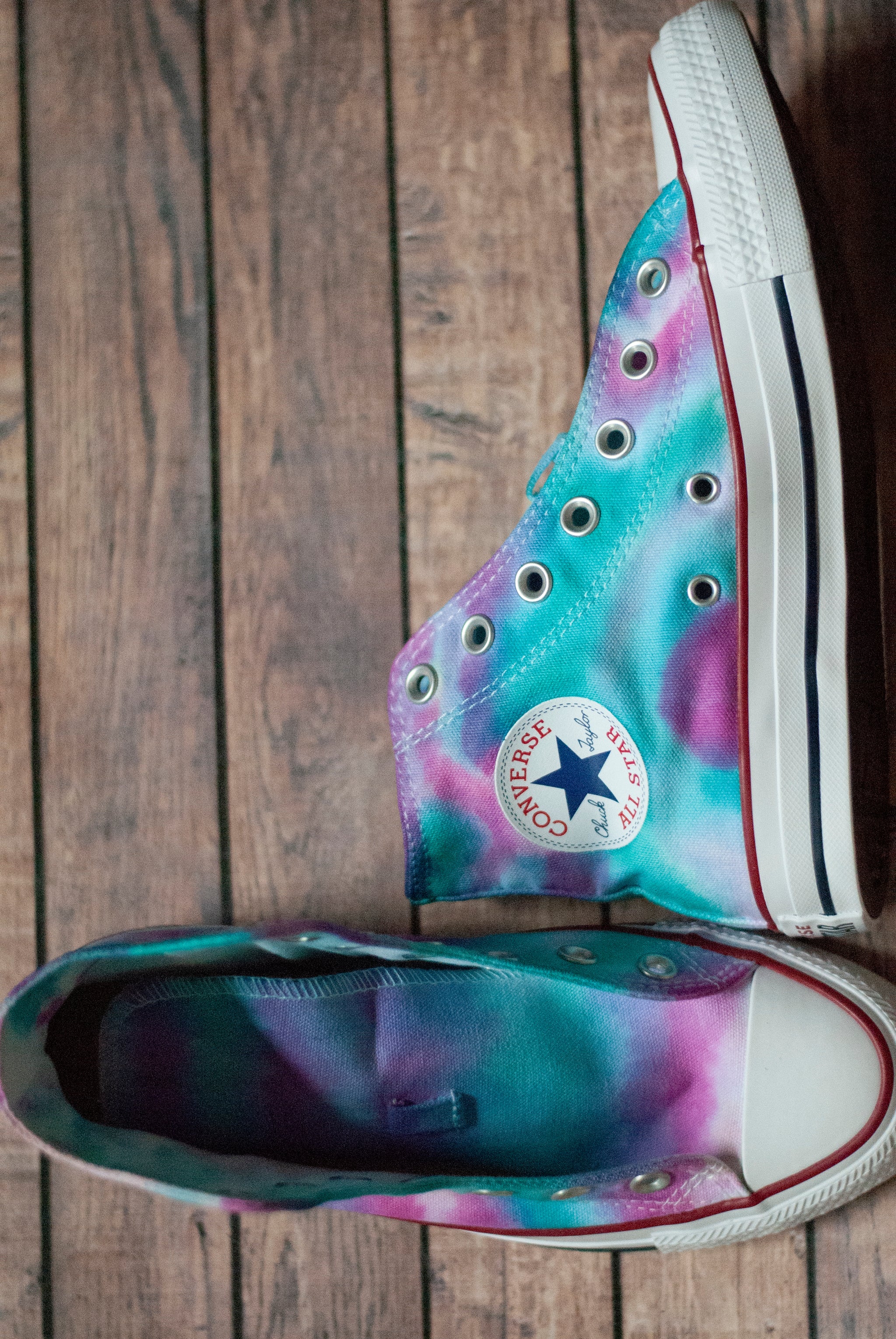 Tie dye chuck shops taylors