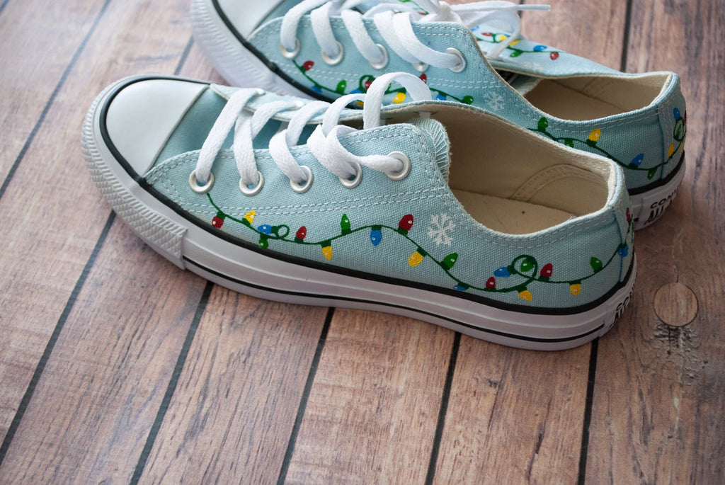 Hane Skinnende Jeg regner med Christmas Light Converse | Hand Painted Converse – With love, Paint